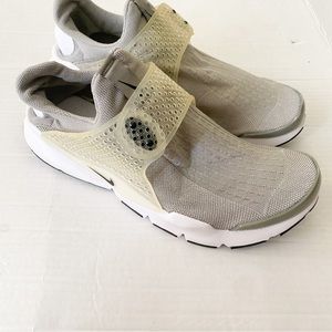 Mens Gray Nike Sockdart